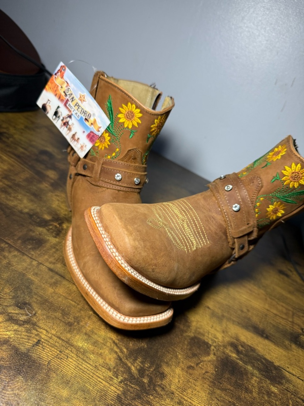 NWT!! Handmade in Leon Mexico by “San Pedro Botas” Cowgirl Leather Boots